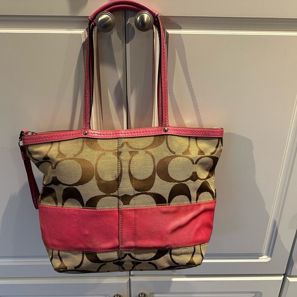 Coach Handbags - Vintage Coach handbag